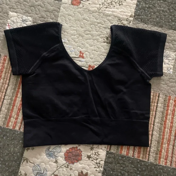 Aerie Offline Workout Crop - Picture 1 of 4